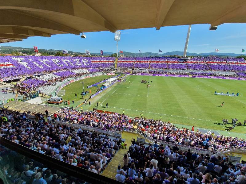 Calcio a Firenze: ACF Fiorentina, Stadio Artemio Franchi, Storia dell'ACF  Fiorentina, Colori e simboli dell'ACF Fiorentina